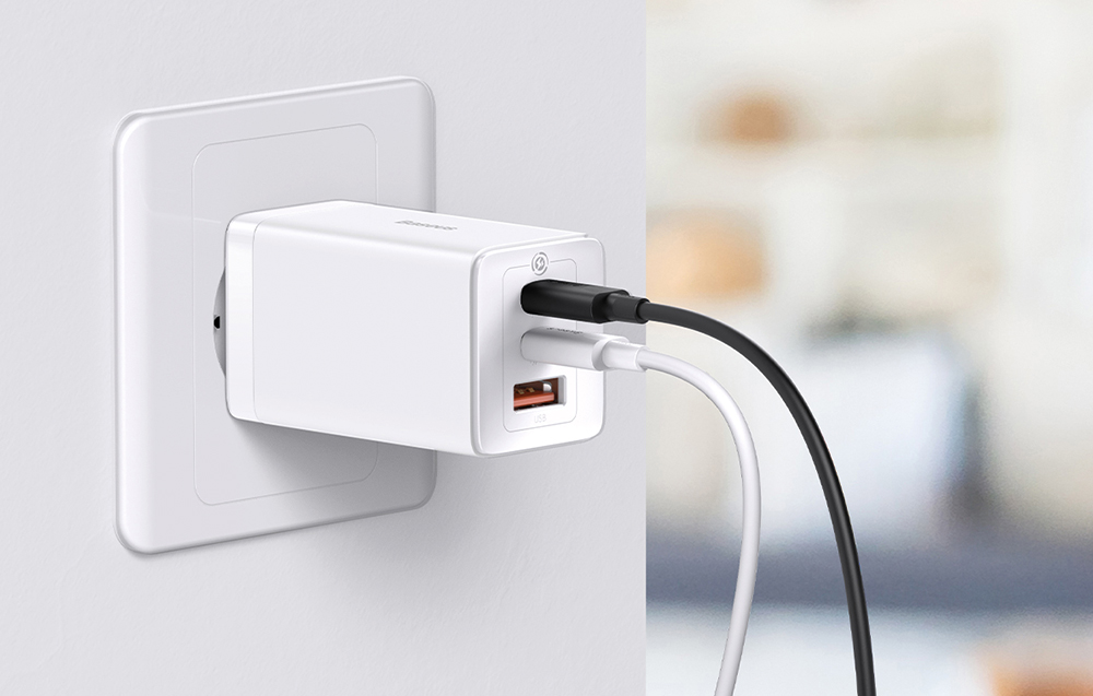 Cargador de pared Baseus GaN5 Pro 65W - 2xUSB-C, USB-A - Blanco