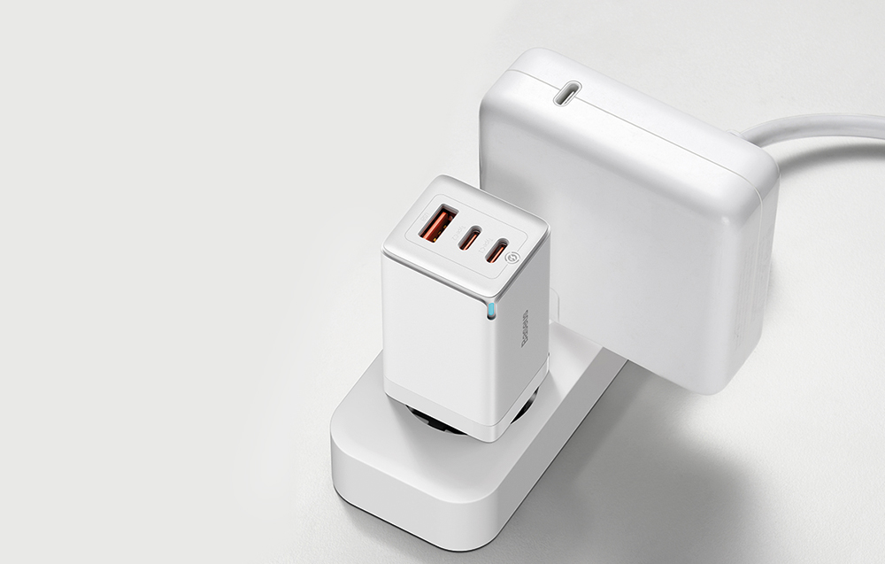 Cargador de pared Baseus GaN5 Pro 65W - 2xUSB-C, USB-A - Blanco