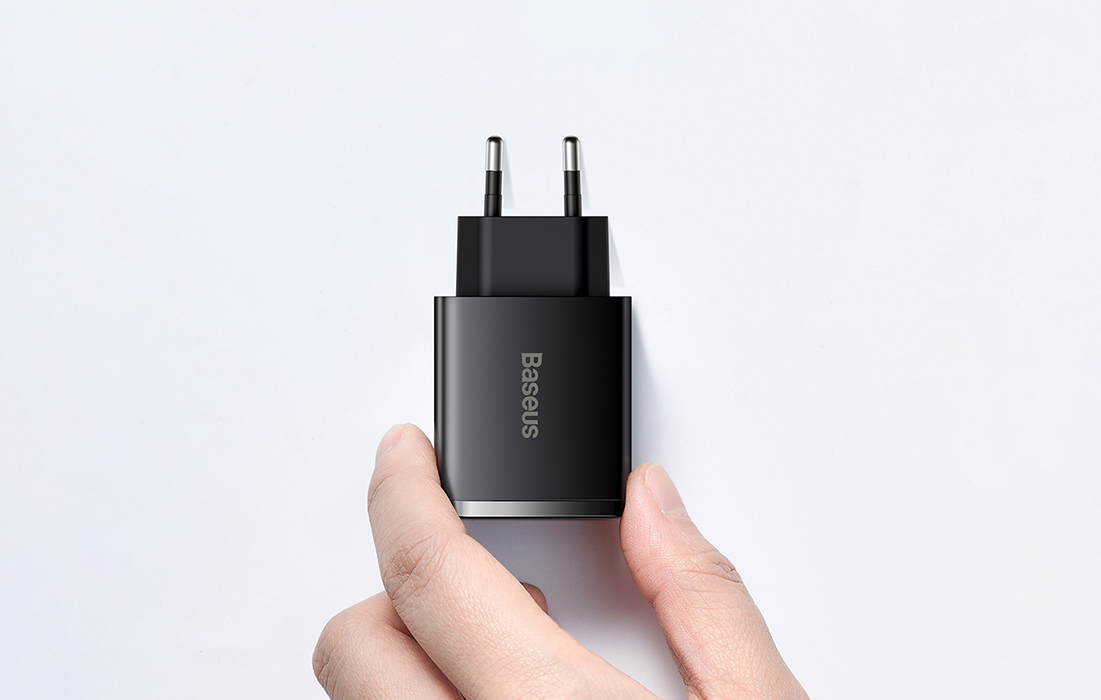 Baseus Compact Cargador rápido 30W - USB-C PD, 2xUSB - Negro